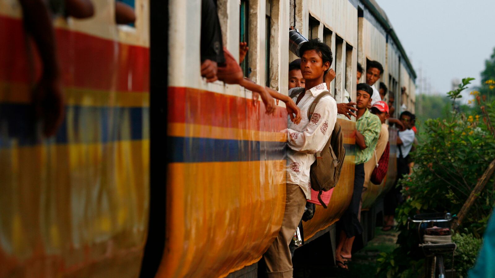 articles/2013/08/02/the-good-old-travel-guide-days/130731-lonely-planest-wheeler-tease_pwavhb