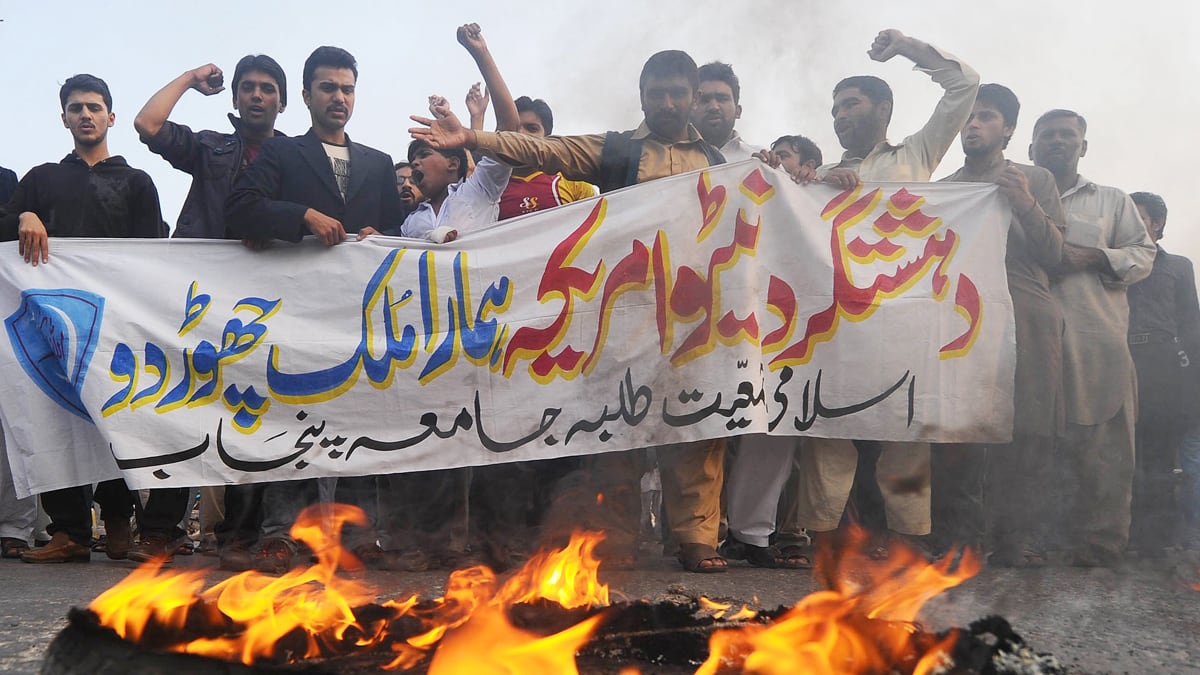 articles/2011/11/28/more-attacks-on-u-s-supply-lines-feared-after-deadly-nato-strike-in-pakistan/pakistan-analysis-lake_cs0xqs