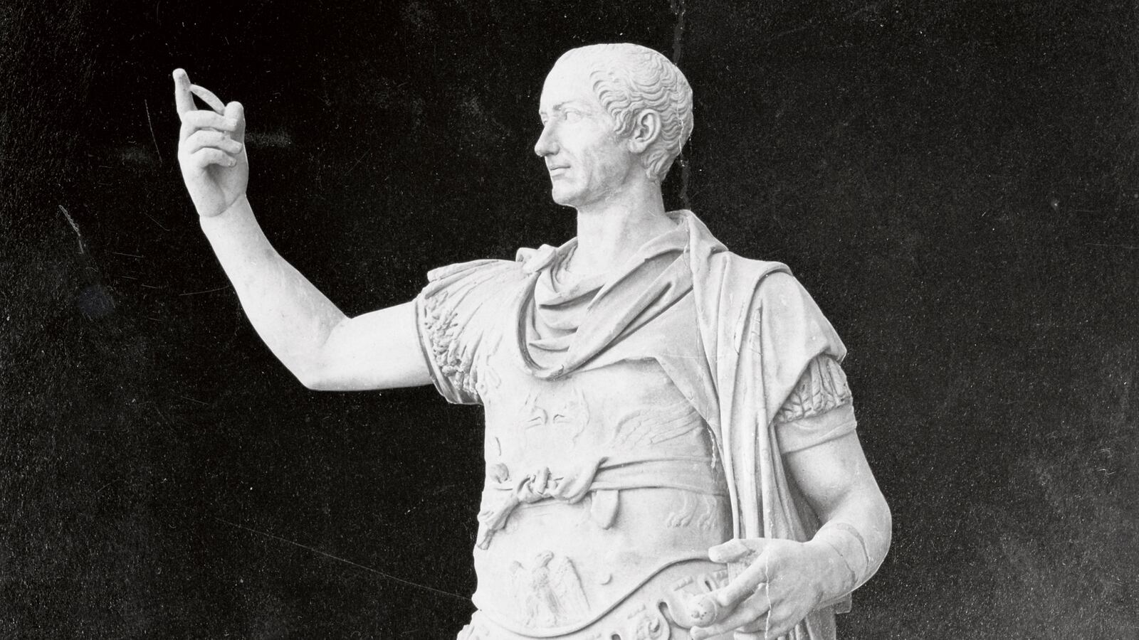 211112-caesar-statues-tease-01_fx063l