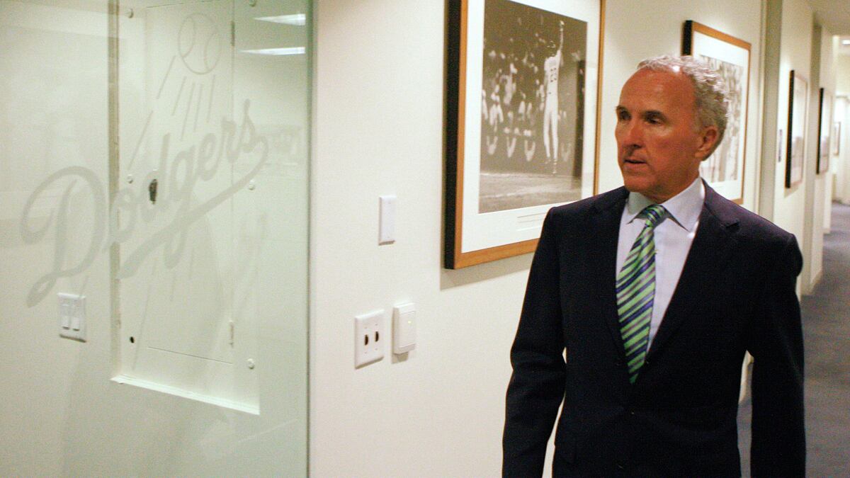 cheats/2011/10/17/husband-gets-dodgers-in-divorce/frank-mccourt-dodgers-cheat_yzxz8e