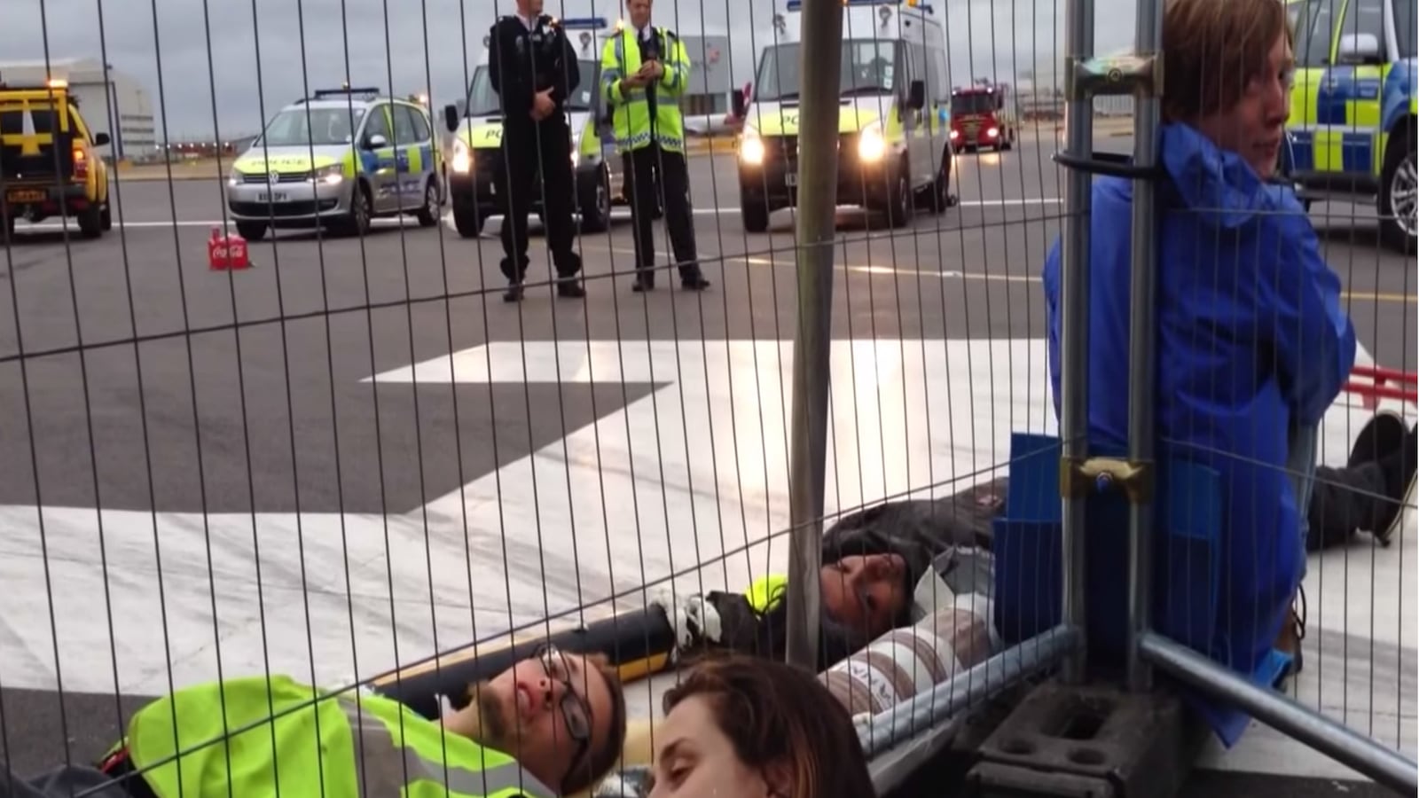 cheats/2015/07/13/activists-form-human-chain-at-heathrow/150713-heathrow-protesters-cheat_ofupgo