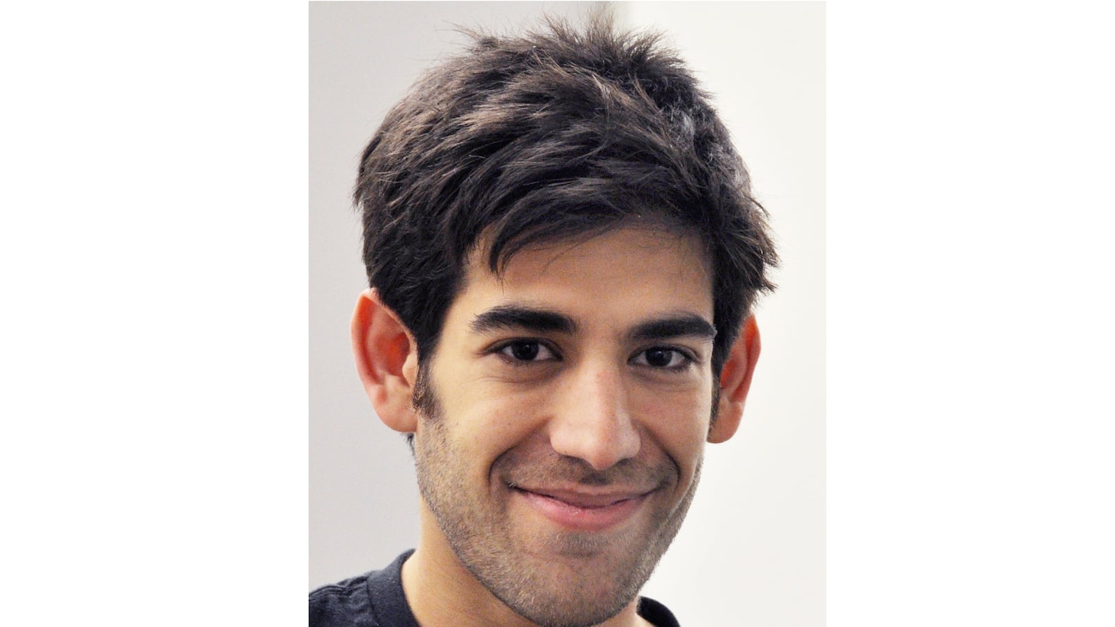 articles/2013/01/13/the-swartz-family-s-statement-and-more-reactions-to-the-death-of-aaron-swartz/130114-aaron-swartz-tease_sdy89q