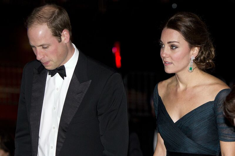 articles/2014/12/10/kate-and-william-s-glamorous-2m-new-york-send-off/141210-william-and-kate-cheat_p0eiiw