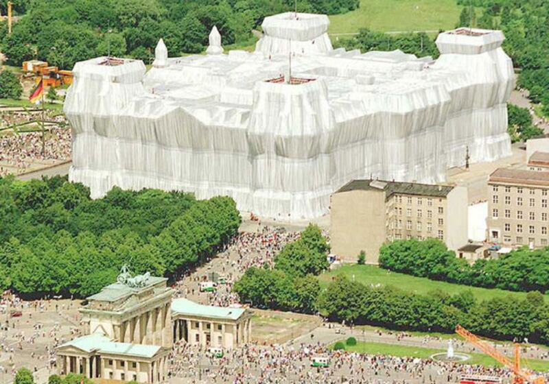 galleries/2009/11/25/remembering-jeanne-claude/jeanne-claude-1_vdzldn