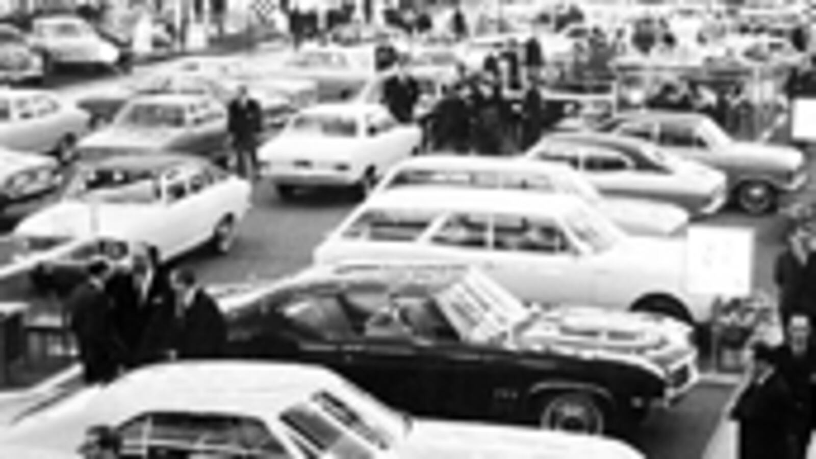 articles/2010/01/06/the-end-of-the-detroit-dream/ingrassia-gm-crash-course_73643_xkibic