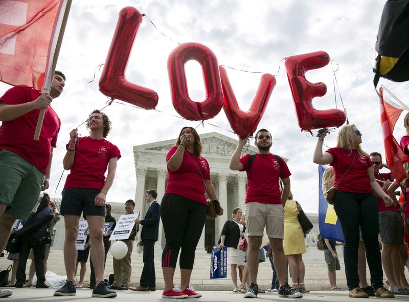 galleries/2015/06/26/scene-at-the-supreme-court-gay-marriage-photo/150626-gay-marriage-06_khspaj