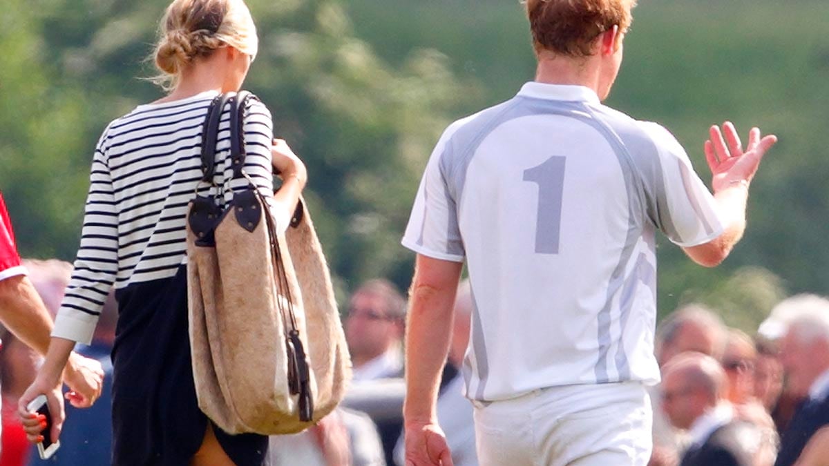 articles/2014/06/02/butt-flashing-don-t-worry-my-sister-in-law-kate-middleton-does-that-all-the-time/flash-butt-tease_dxyctl