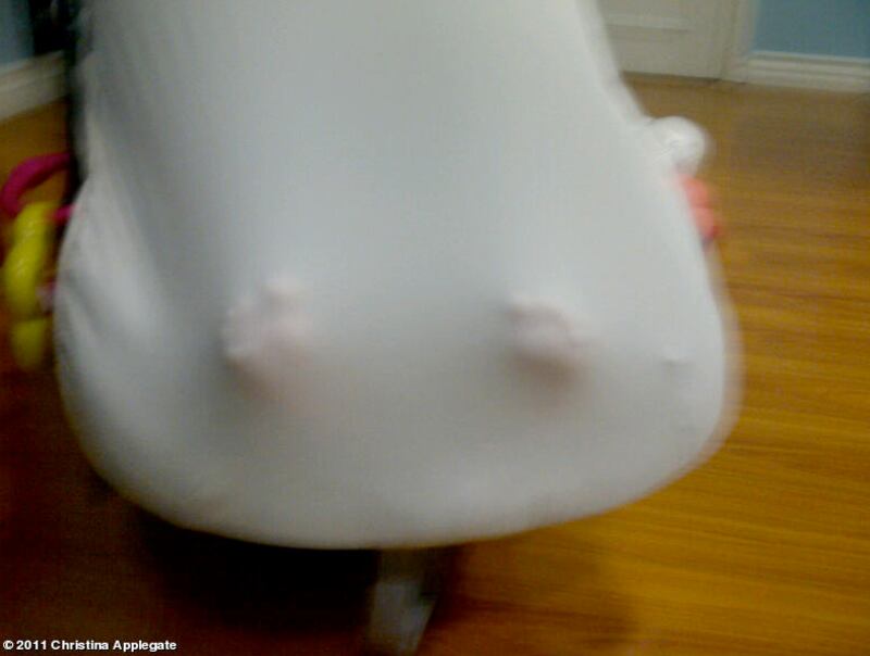 galleries/2011/07/31/best-celebrity-twitter-pictures/applegate-twitpic_bbrbfg