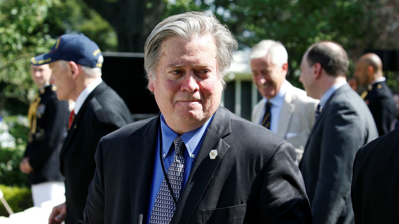 170818-bannon-breitbart-cheat_uomszb