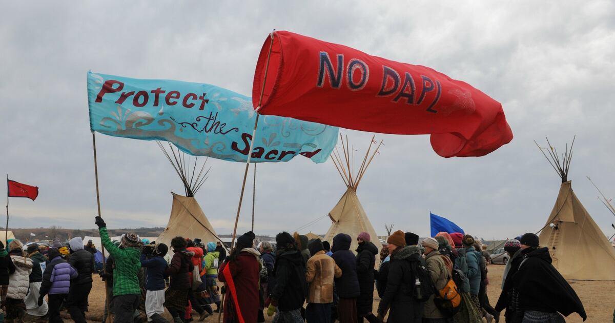 ND Governor Orders Early Evacuation of DAPL Camp