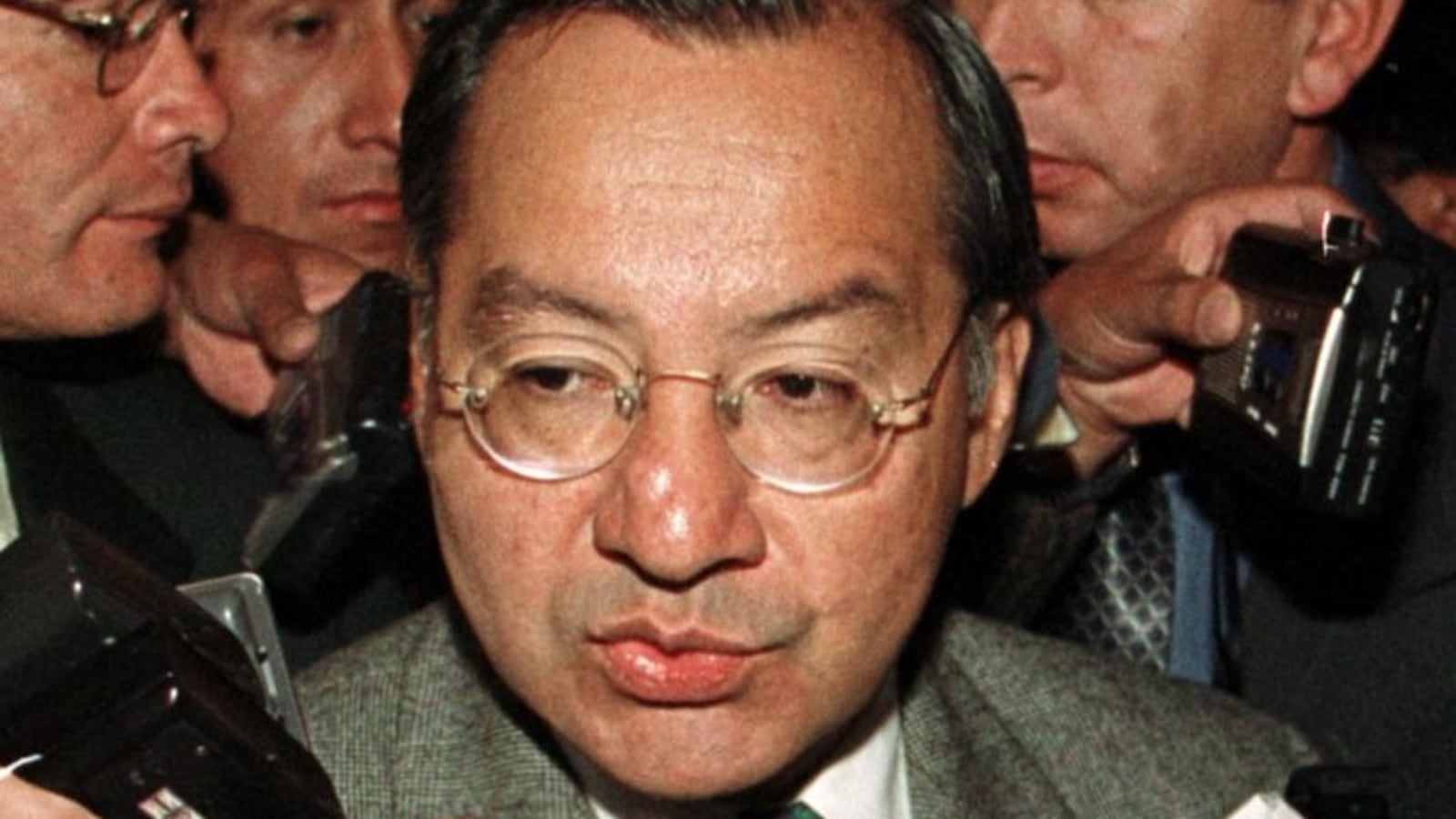 Manuel Rocha talks to reporters in 2001.