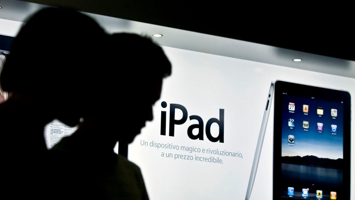 cheats/2011/08/09/apple-stocks-top-exxon-mobil/apple-ipad-cheat_l8xavh