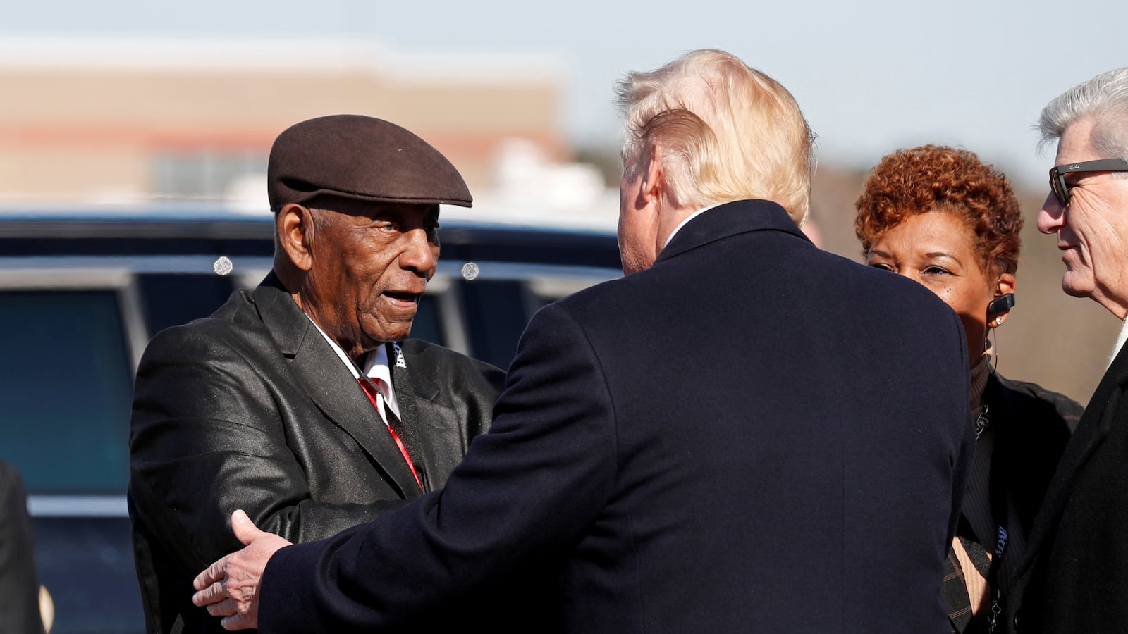 2017-12-09T204742Z_5774966_RC1DD2553360_RTRMADP_3_USA-TRUMP-MISSISSIPPI_jlv73f