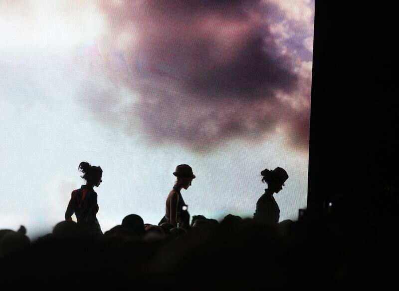 galleries/2010/09/16/backstage-at-l-a-m-b/backstage-at-lamb---17_oeedho