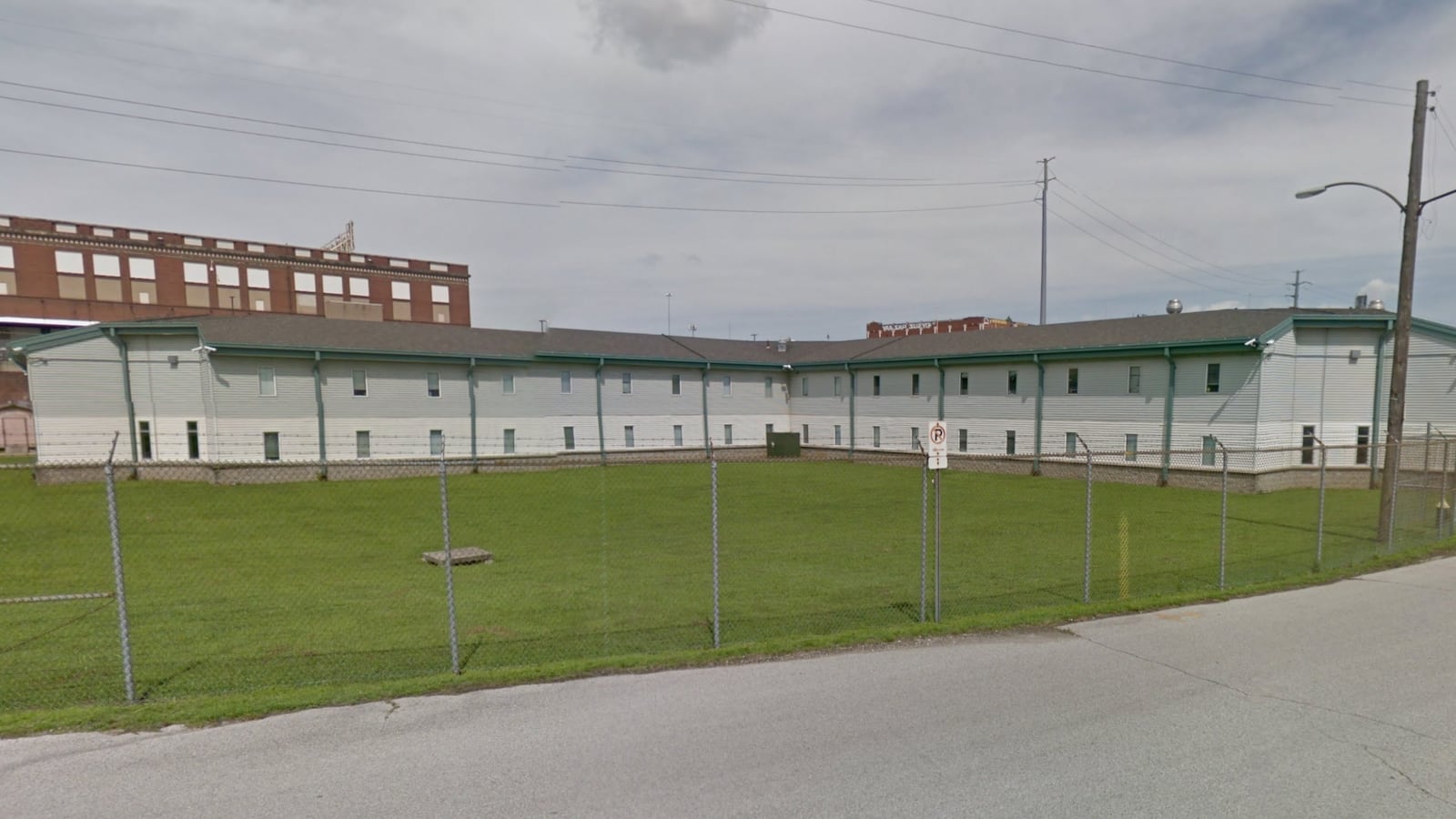 cheats/2017/04/26/guards-streamed-netflix-as-inmate-hanged/170426-hanging-missouri_kv66ma