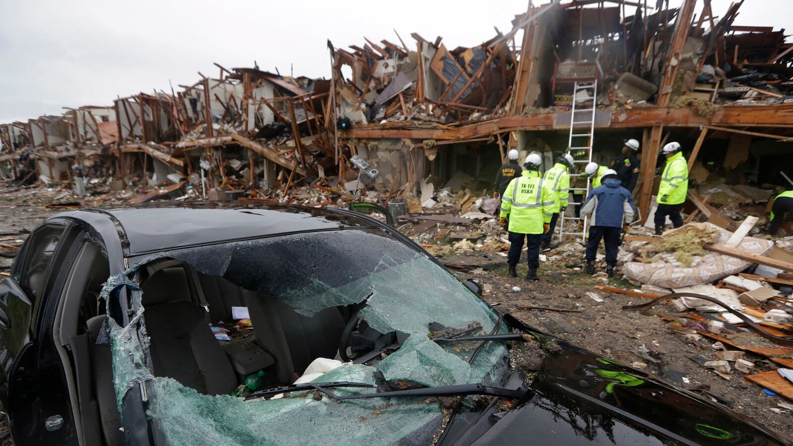 galleries/2013/04/18/fertilizer-plant-explosion-rocks-west-texas/plant-explosion-tease2_pwtffd