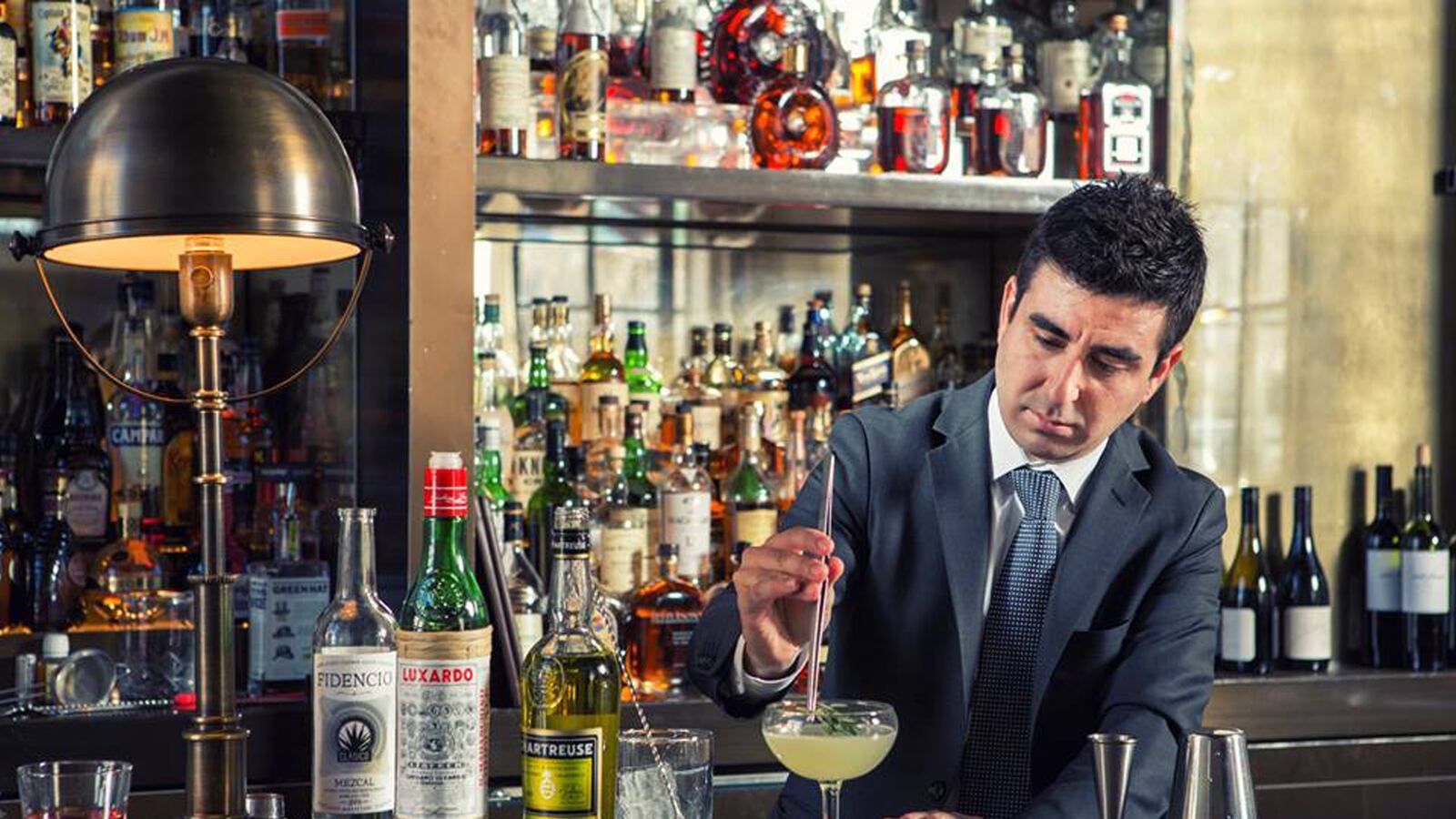 articles/2014/07/26/the-classic-hotel-bar-checks-back-in/140725-kulp-hotel-bar-tease_s7zwlo