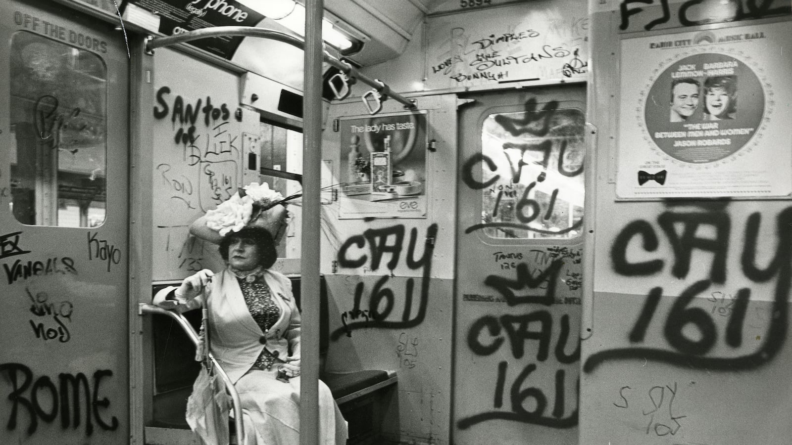 galleries/2014/03/14/bill-cunningham-photographs-new-york-s-facades-and-fashion-photos/bill-cunningham-exhibit-10_hmvcs4