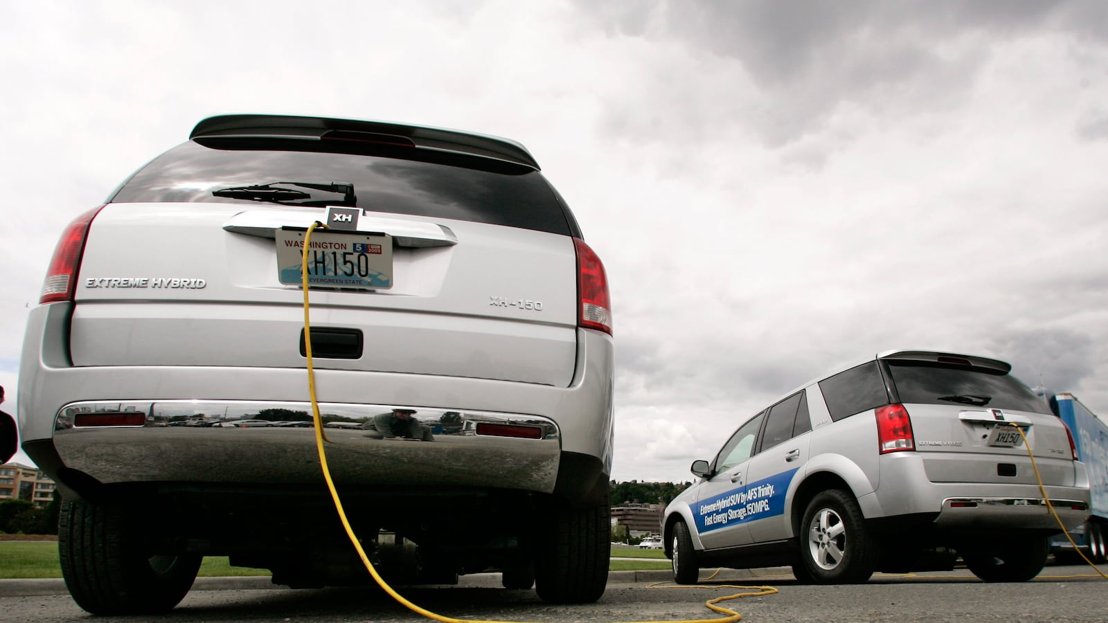 articles/2013/06/11/north-carolina-punishes-owners-of-gas-efficient-cars/130610-gross-hybrid-tease_f2lgue