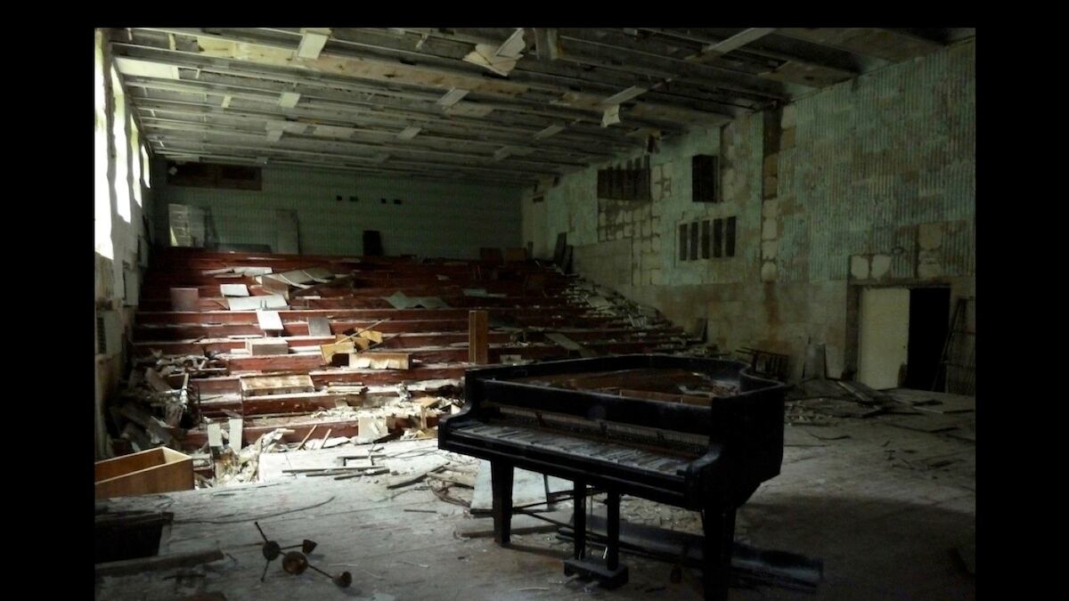 articles/2012/11/06/diana-thater-at-david-zwirner-gallery-is-the-daily-pic-by-blake-gopnik/thater-daily-pic_gizujw