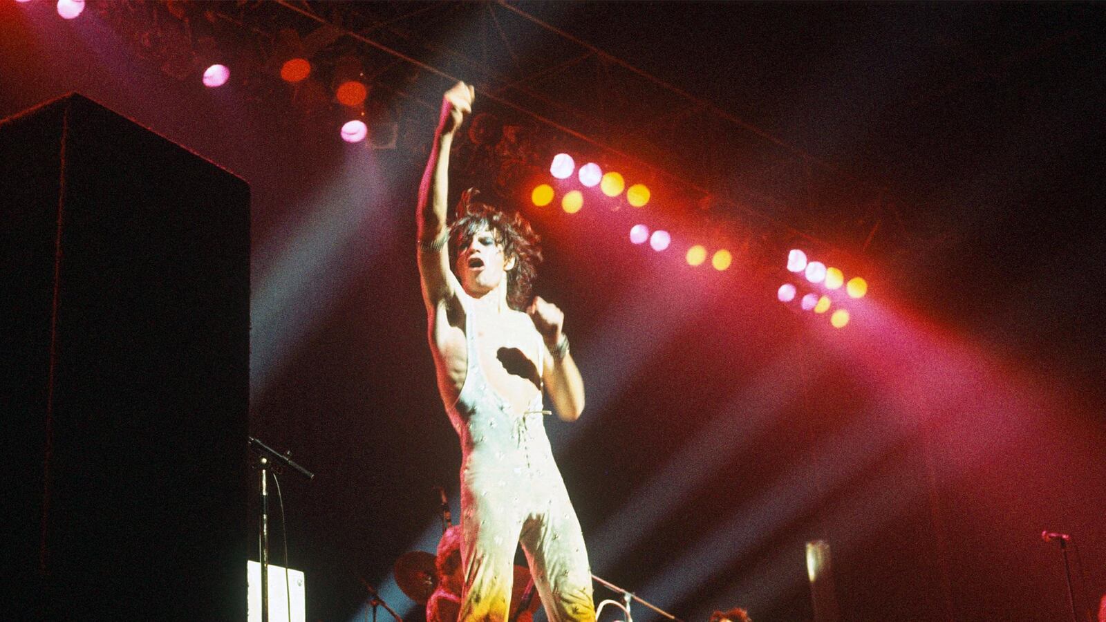 articles/2015/03/27/requiem-for-a-rock-dream-nyc-s-red-door-closes/150326-haden-guest-red-door-tease_qiiipu