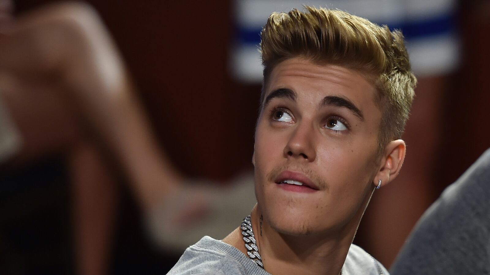 cheats/2014/09/02/bieber-faces-assault-charges-in-ontario0/140902-justin-bieber-cheat_l1diaq