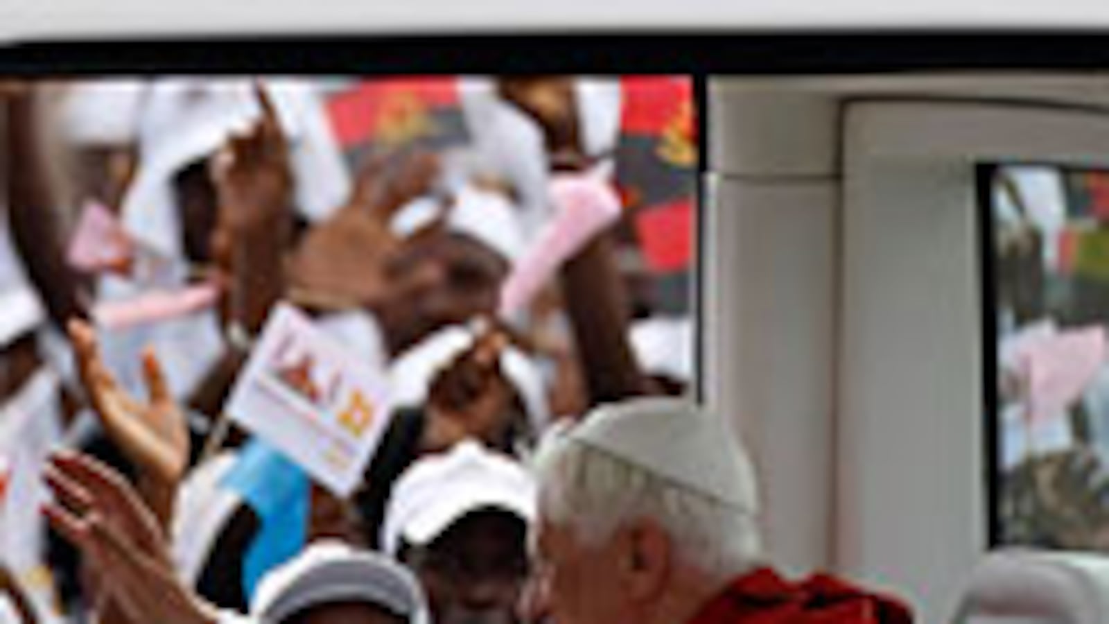 articles/2009/03/26/stop-aiding-africa/moyo-celeb-africa_dwkvit