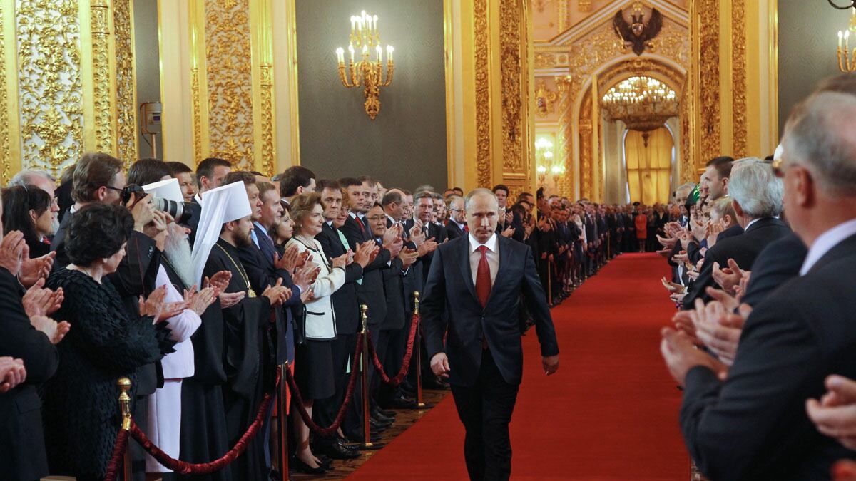 cheats/2012/05/07/400-arrested-as-putin-returns/russia-putin-inauguration-cheat_nqkegf