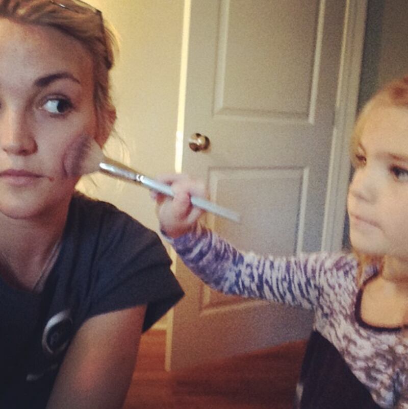 galleries/2013/03/31/lindsay-lohan-shakira-more-celebrity-twitter-pictures-photos/130327-twit-pics-spears_mlk2l3