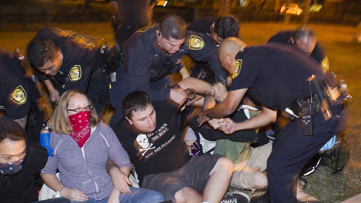 cheats/2011/11/06/police-arrest-honolulu-protesters/occupy-protests-arrests-cs_nom8td