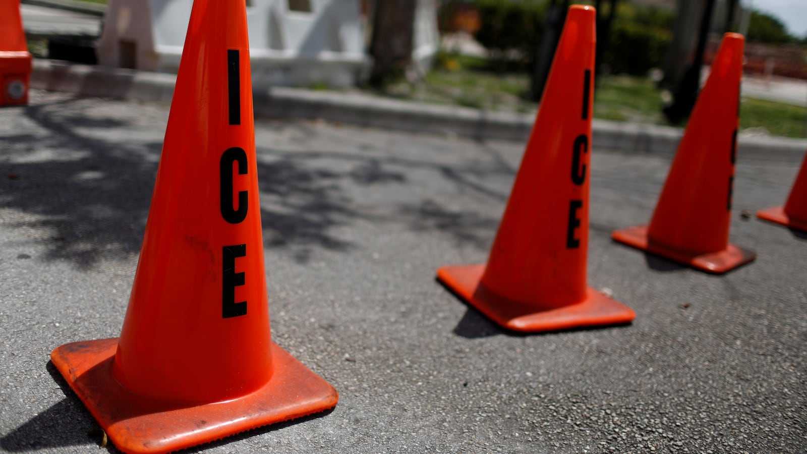 2019-07-14T171621Z_1871251391_RC1FB49D4300_RTRMADP_3_USA-IMMIGRATION-ICE-RAIDS_qaofq4