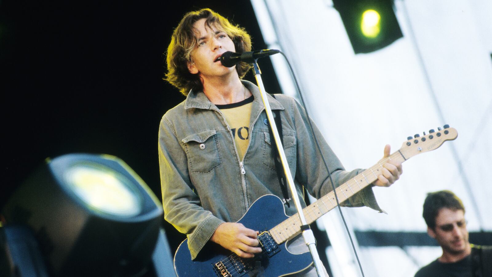 211108-pearl-jam-deaths-tease-03_to2efw