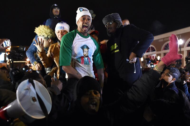 galleries/2014/11/24/fury-at-the-ferguson-decision-photos/141124-ferg-12_tph52g