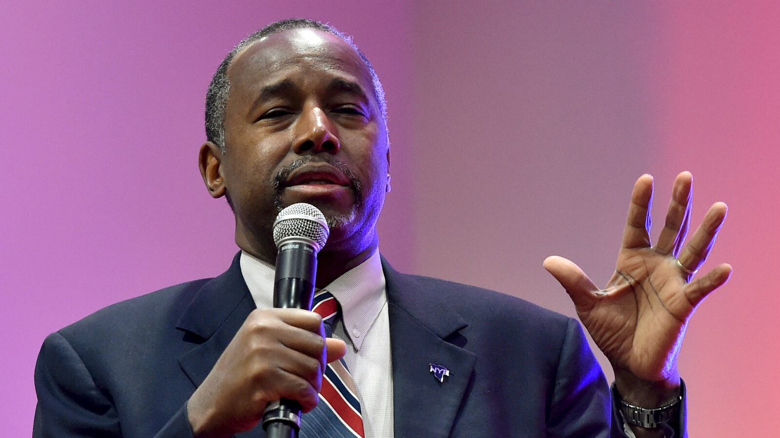 cheats/2015/11/27/ben-carson-to-visit-refugees-in-jordan/151127-carson-travels-to-jordan-cheat_krlwwk