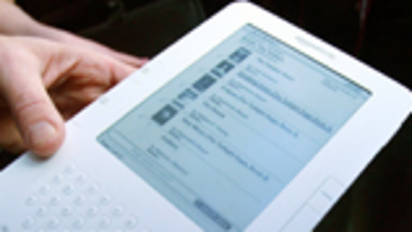 cheats/2009/10/15/kindle-wont-kill-libraries/roker-kindle-2_smhib1