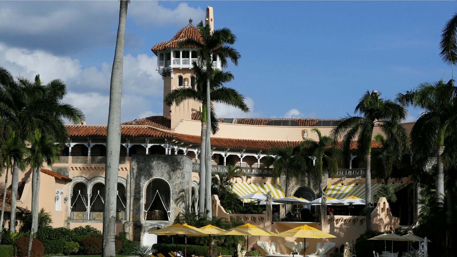 cheats/2016/12/06/trump-hires-foreign-mar-a-lago-workers/161206-mar-a-lago-hire-cheat_muycfl