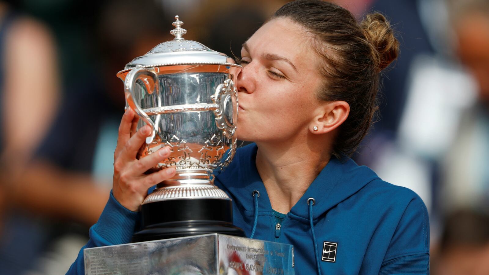 180609-french-open-winner-halep-cheat_hriveo