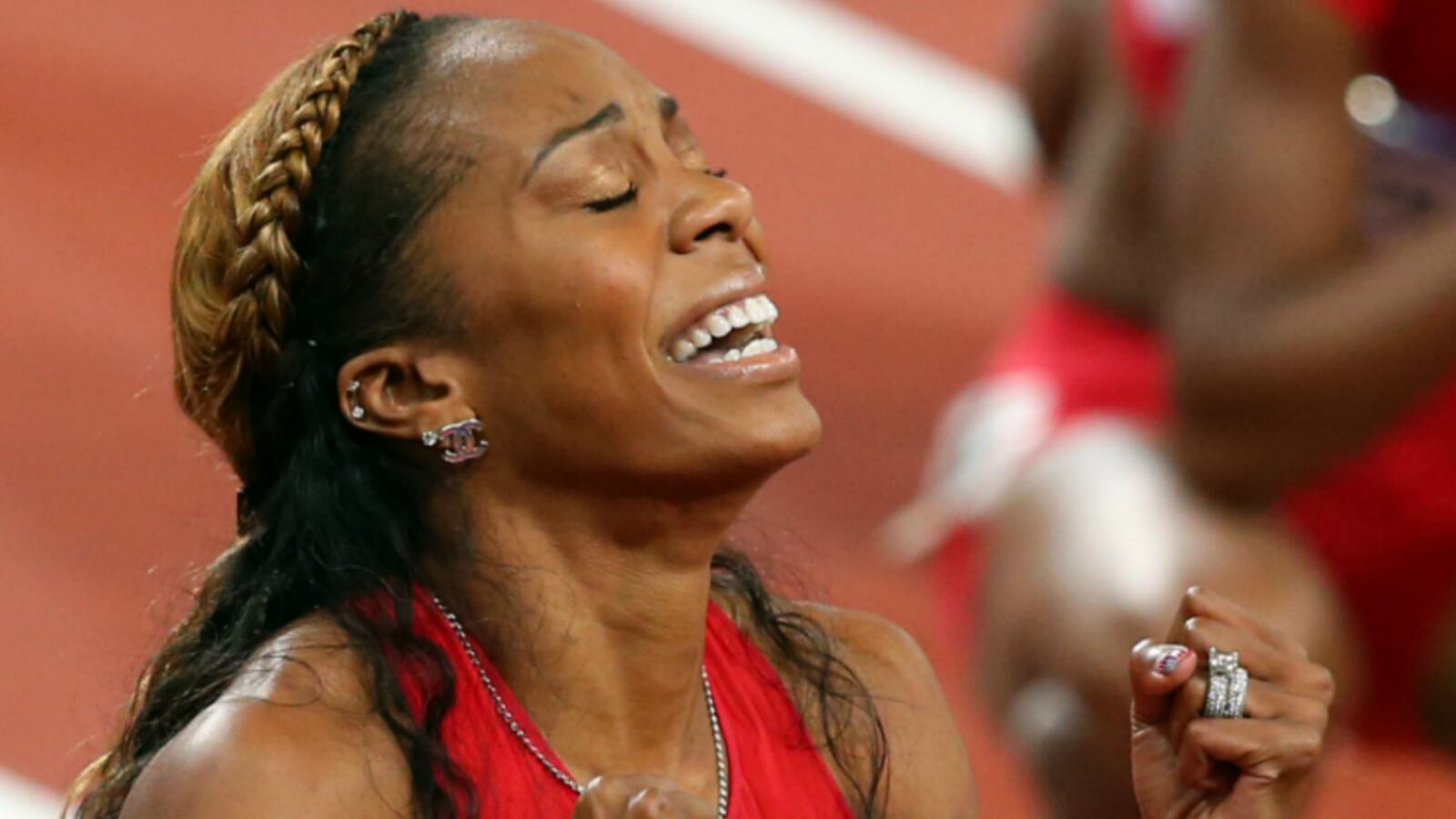 articles/2012/08/06/sanya-richards-ross-wears-chanel-earrings-kate-moss-seduces-jamie-hince-with-bacon/sanya-richards-ross-chanel_vr6bro