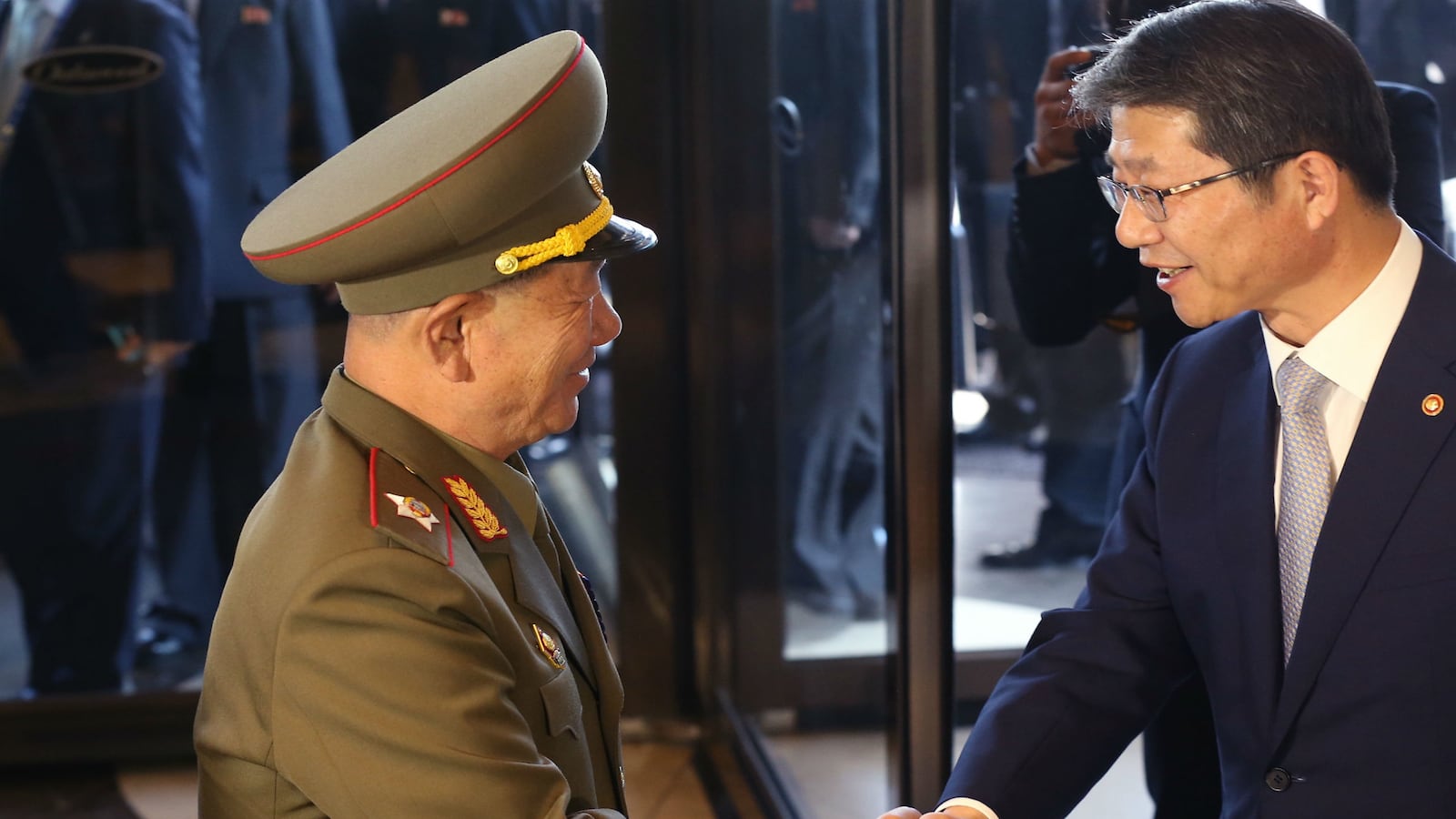 cheats/2014/10/07/2-koreas-fire-on-each-other-at-sea-border/141006-koreas-cheat_zdhkjo