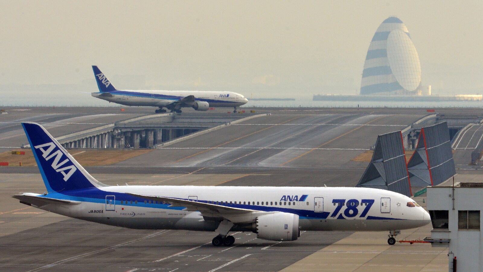cheats/2013/01/29/boeing-knew-of-battery-problems/130128-japan-eased-787-regulations-cheat_zitulj