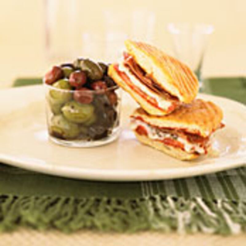 articles/2009/09/08/how-havana-perfected-the-sandwich/pelaez-cuban-sandwich_47555_kwpksa