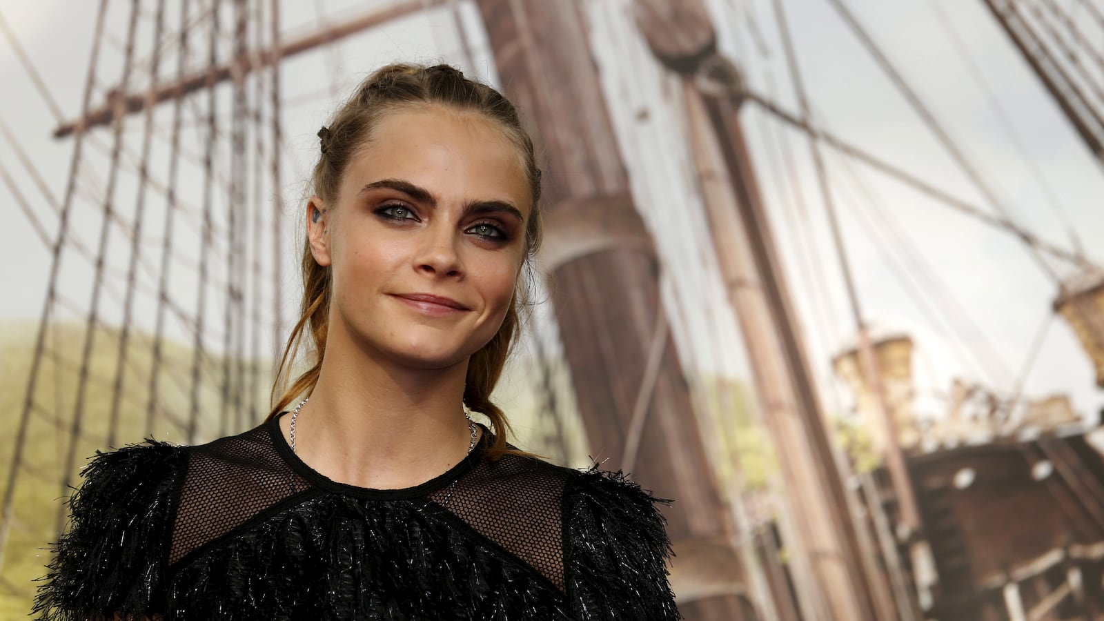 2015-09-20T120000Z_1968158440_GF10000213874_RTRMADP_3_BRITAIN-ENTERTAINMENT_ihp3s2