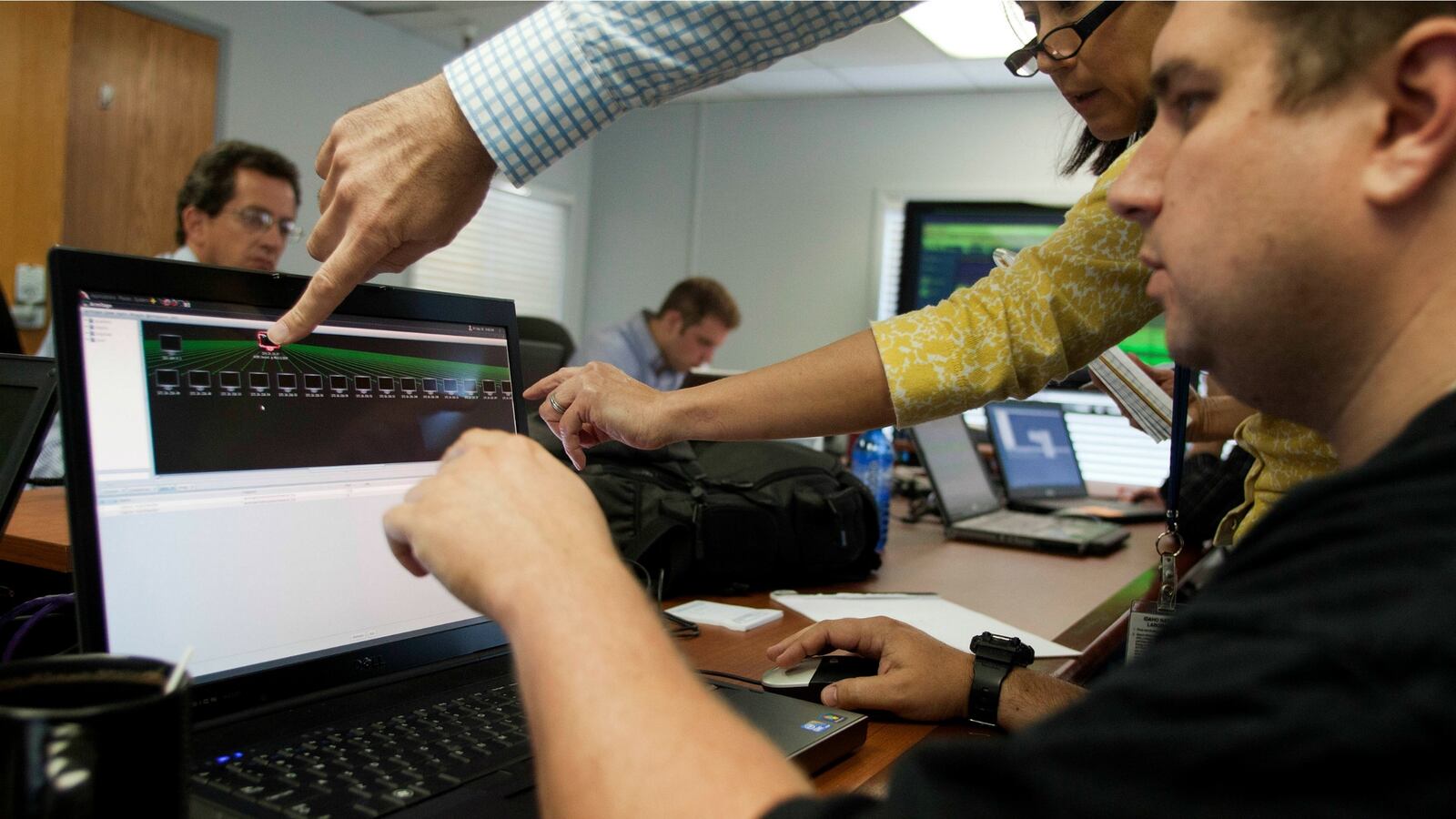 cheats/2016/03/02/dod-to-invite-experts-to-hack-pentagon/160302-cyber-dod-security-cheat_sou39t