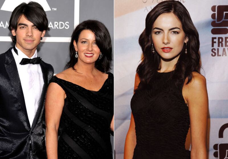 galleries/2009/11/03/mommy-dearest/mommy-dearest---jonas_nghixn