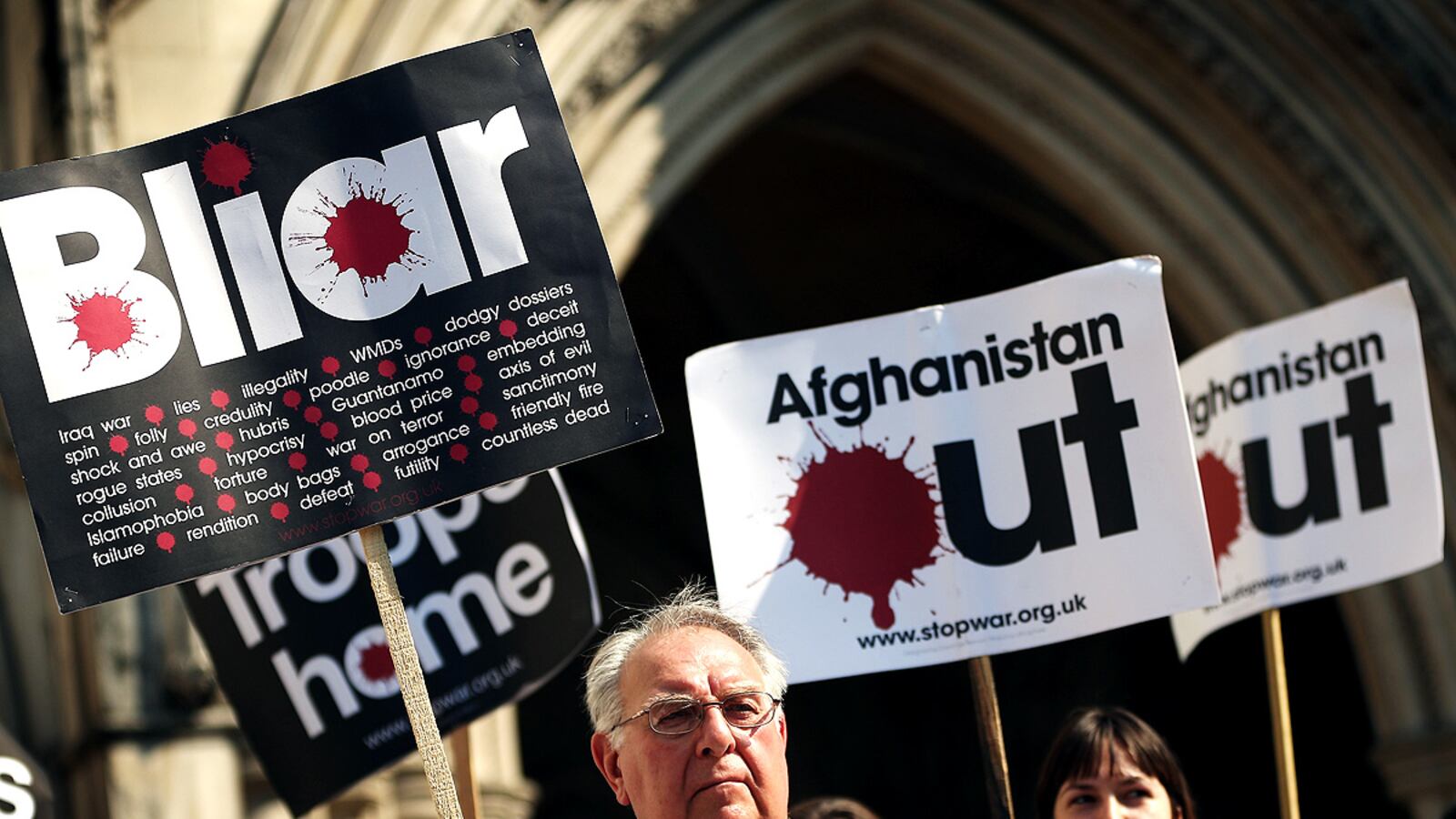 articles/2012/05/28/tony-blair-testifies-about-murdoch-s-influence/blair-leveson-protesters-cheat_bciyku