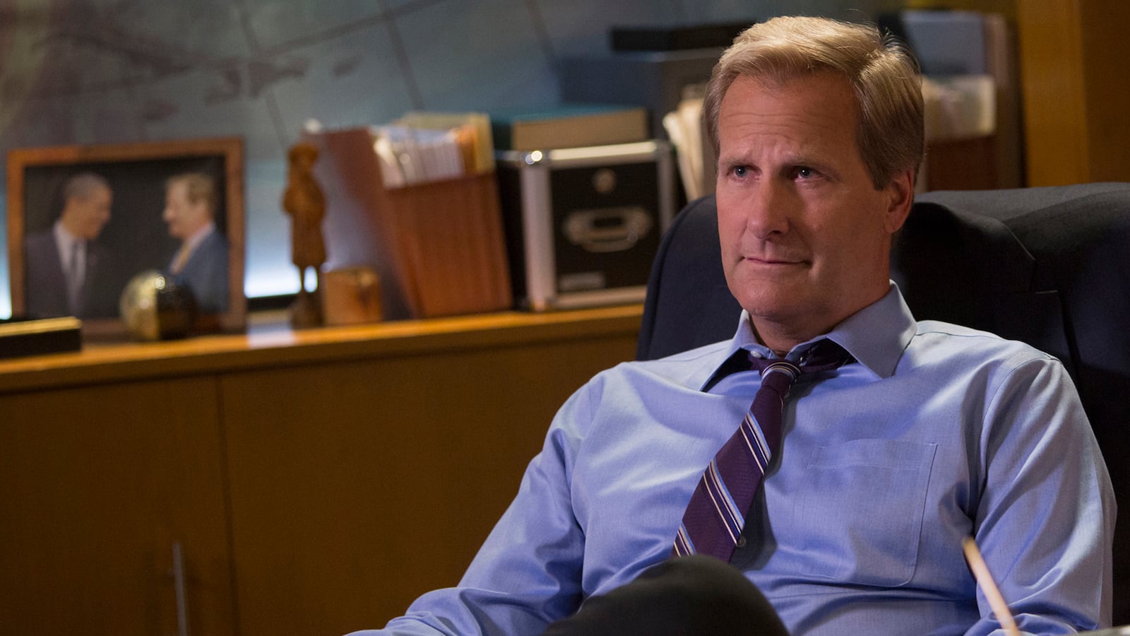 articles/2013/09/23/in-defense-of-jeff-daniels-winning-an-emmy-for-best-actor-in-a-drama/130923-daniels-newsroom-cheat_y58bs5