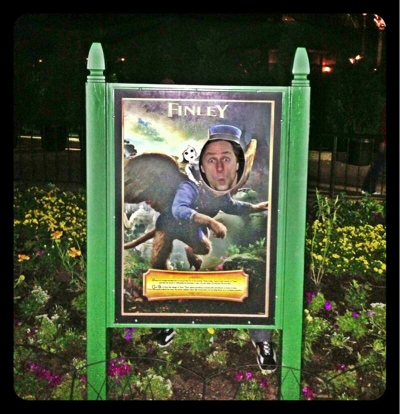 galleries/2013/03/24/zach-braff-wiz-khalifa-more-celebrity-twitter-pictures-photos/130224-twitpics-braff_yghdno