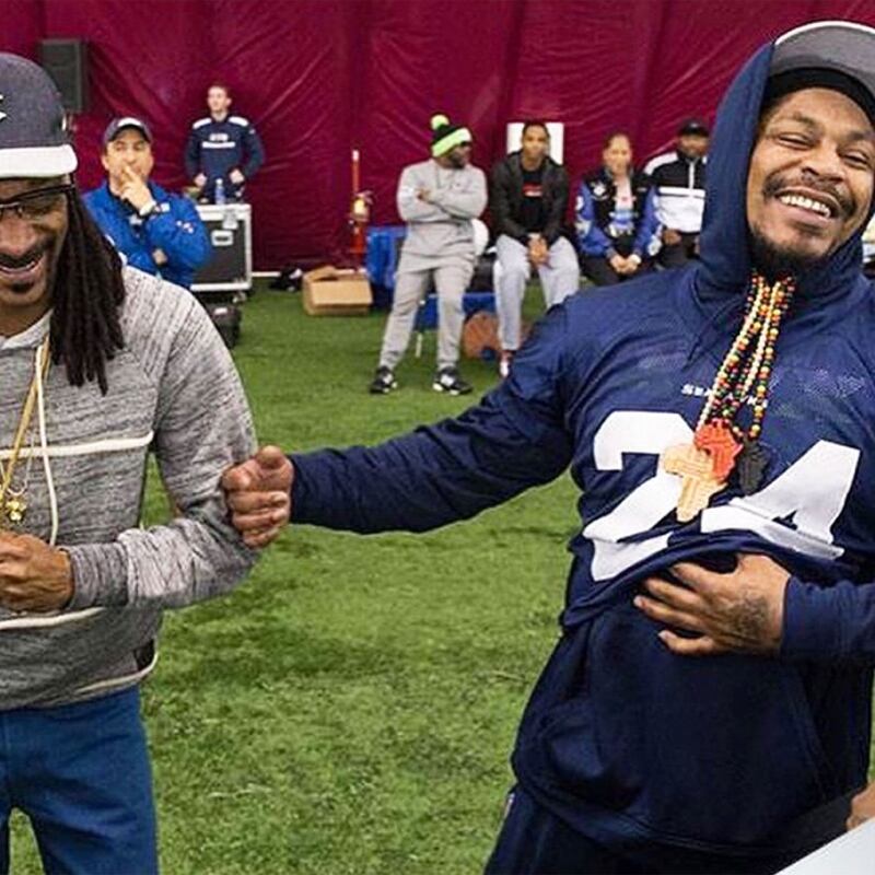 galleries/2015/02/01/celebrity-super-bowl-instagrams-gisele-bundchen-rihanna-and-more/150201-super-bowl-celeb-instagram-snoop_xccvtm