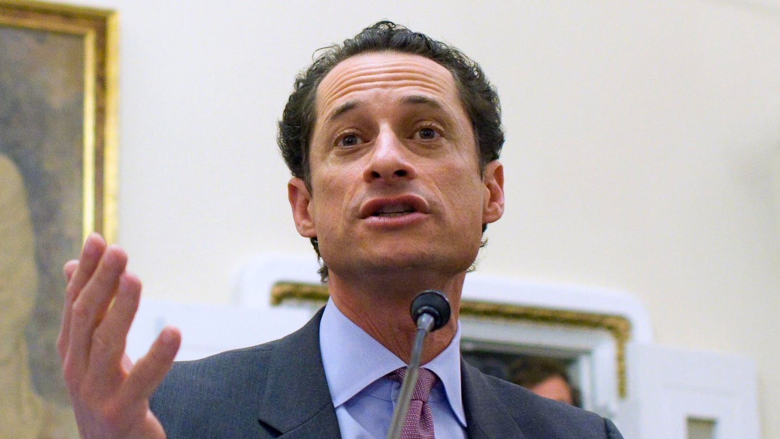 articles/2013/04/10/let-s-all-throw-anthony-weiner-a-bone/130410-weiner-daly-tease_menzds