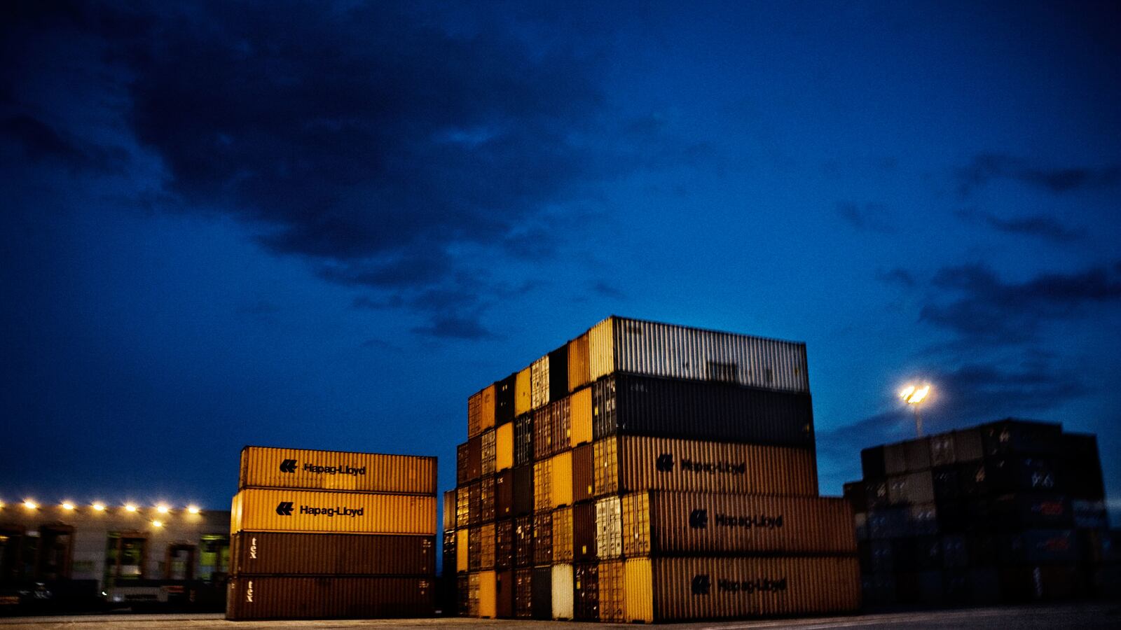 articles/2014/07/01/syria-s-chemical-weapons-arrive-in-notorious-mafia-port/140630-nadeau-mafia-port-tease_yaq80p